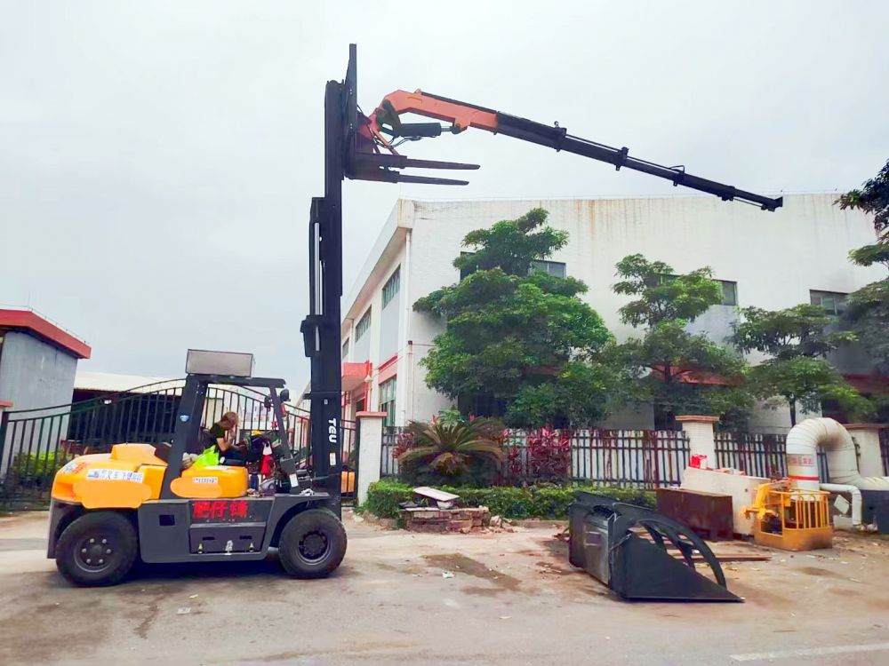 肇慶四會叉車租賃、10噸8米高起升叉車作業(yè)工程安裝、裝卸作業(yè)服務(wù)