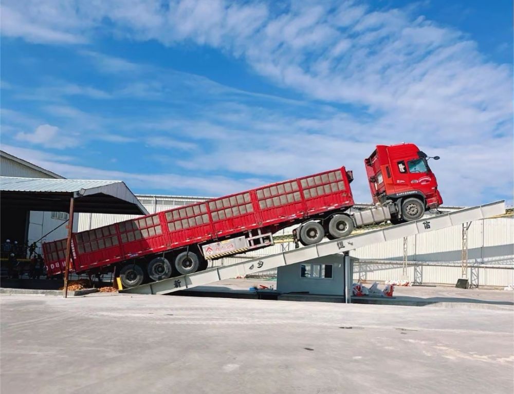 液壓卸車機(jī)、后翻式液壓翻板卸車平臺(tái)、河南愛(ài)信液壓翻板機(jī)