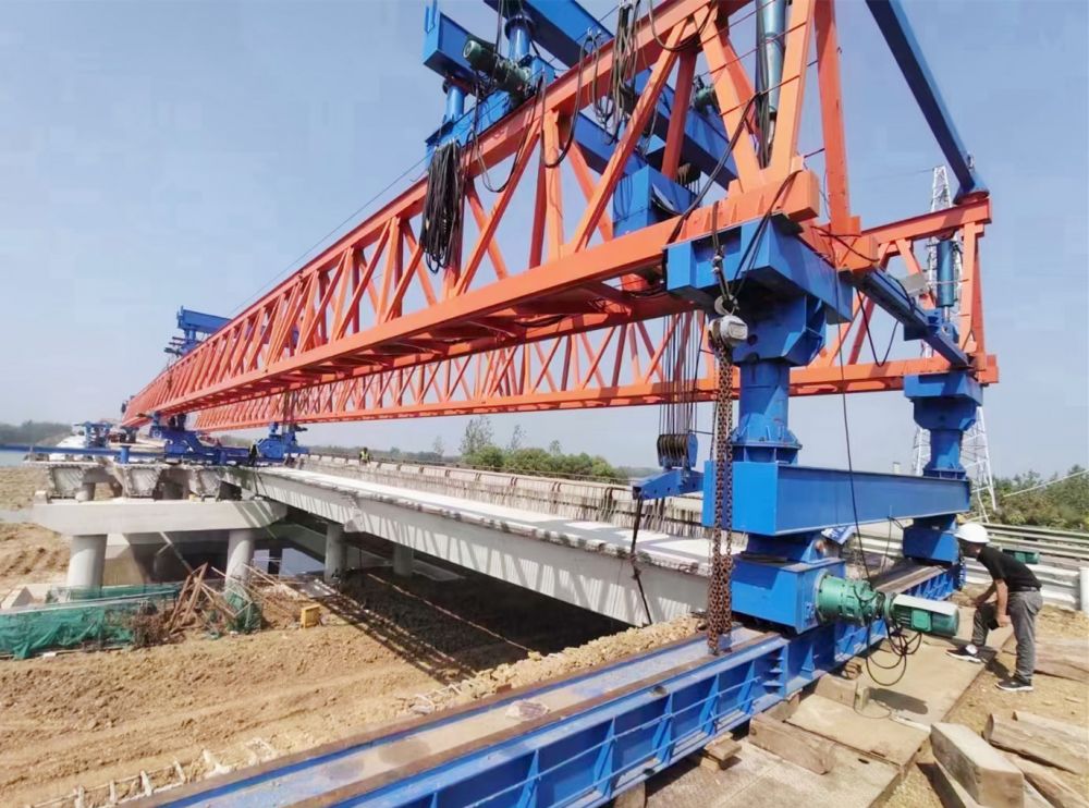 架橋機(jī)型號(hào)規(guī)格、架橋機(jī)技術(shù)參數(shù)、架橋機(jī)廠家制造安裝調(diào)試、修理維修